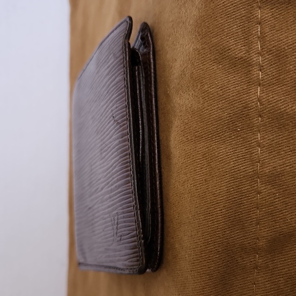 Louis Vuitton Brown Epi Bifold Wallet - Picture 12 of 15